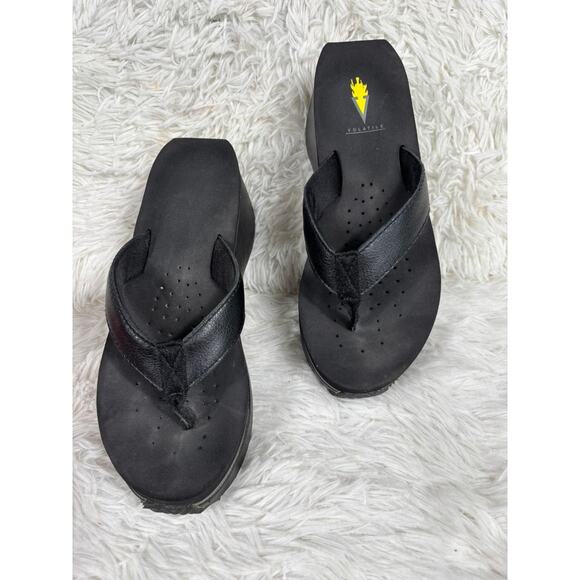 Volatile Shoes Womens Size 8 Black Wedge Platform Heel Flip Flop Sandals Leather - Picture 1 of 8
